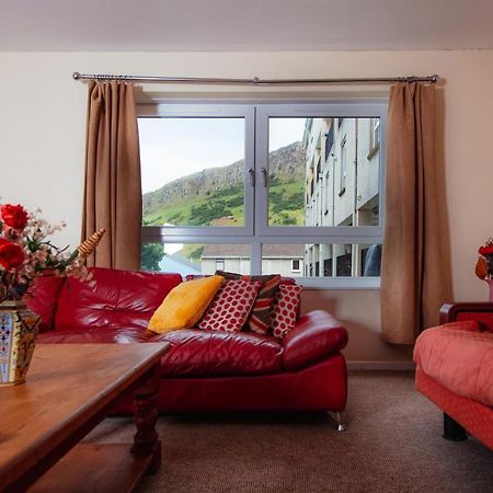 Fab Arthur Seat Views, Old Town Apartment Единбург Екстериор снимка