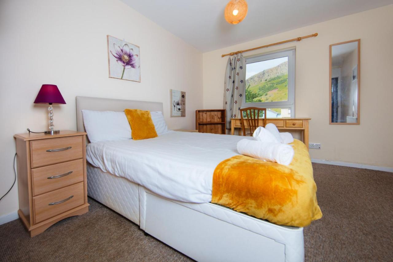 Fab Arthur Seat Views, Old Town Apartment Единбург Екстериор снимка