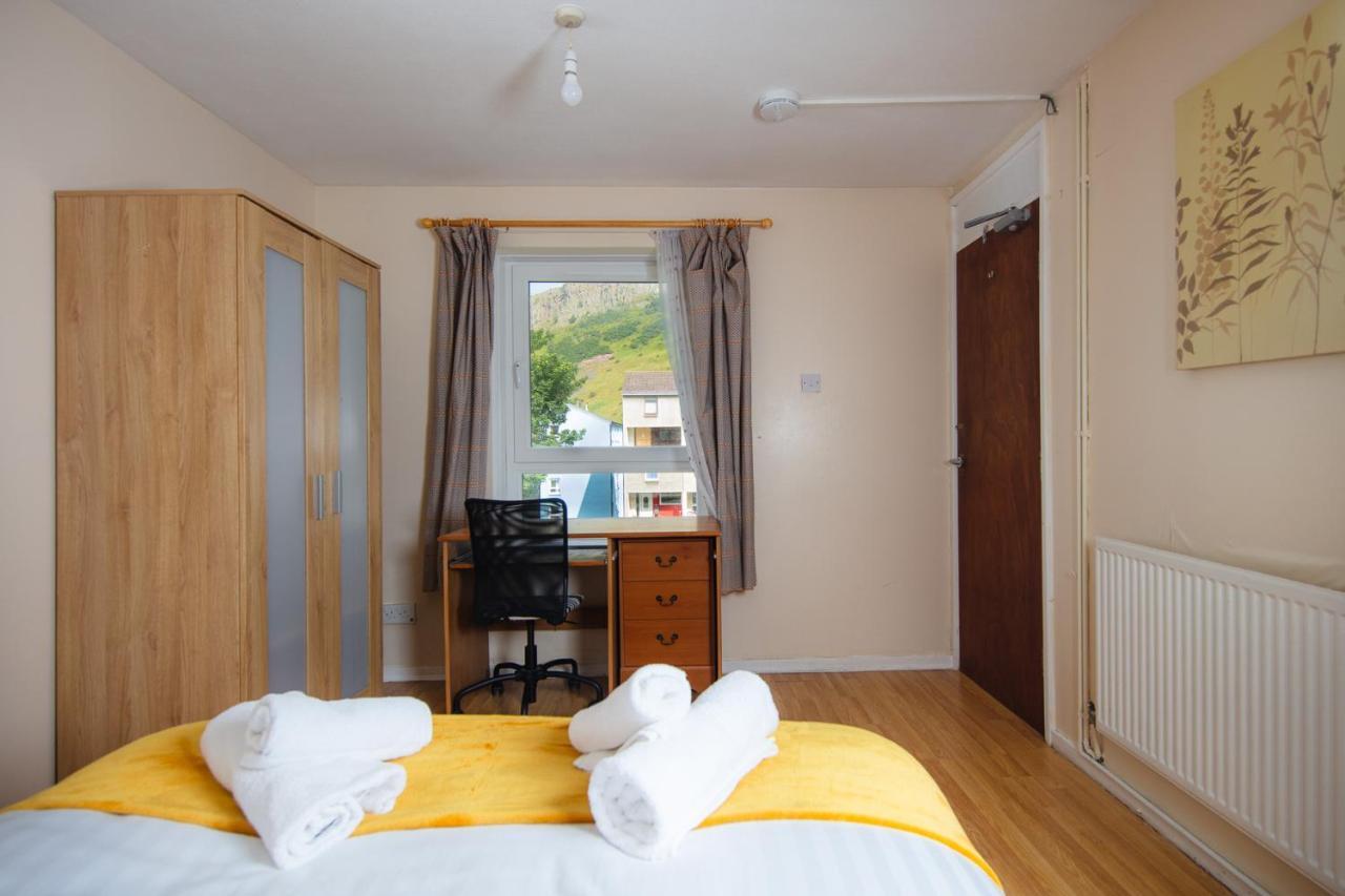 Fab Arthur Seat Views, Old Town Apartment Единбург Екстериор снимка